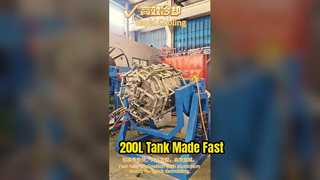 كيف تقوم آلة التشكيل الدوراني المتأرجح ND-600 بإنتاج خزانات تخزين المواد الكيميائية سعة 200 لتر بكفاءة